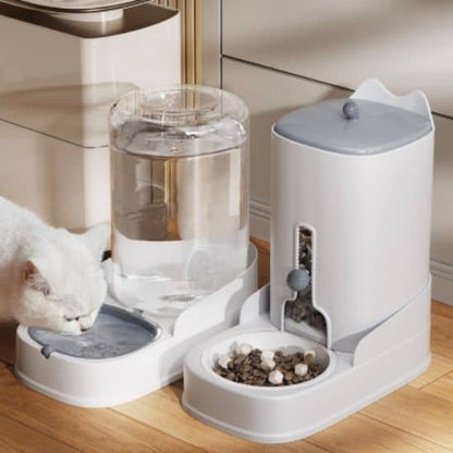 Distributeur-de-croquettes-pour-chat-qui-boit